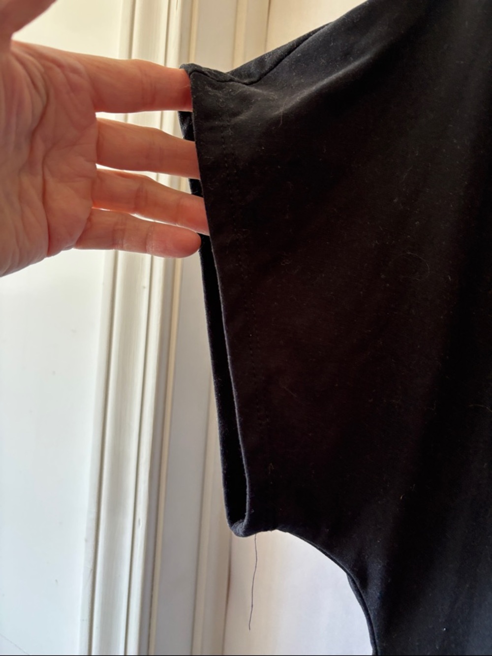 Olive & Oak Black Relaxed V-Neck Pocket Top - Picture 4 of 7